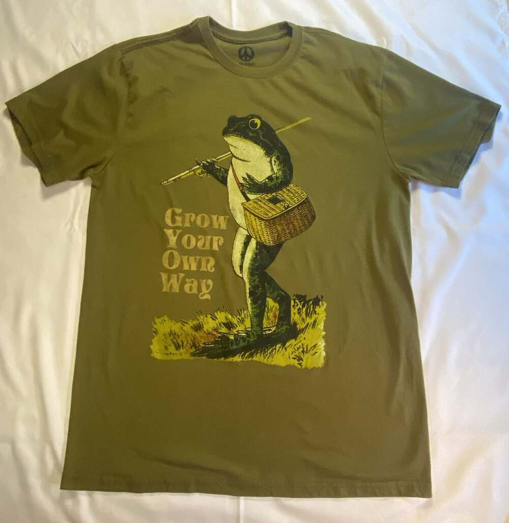 Grow Your Own Way Frog Fishing Vintage Graphic T-Shirt Olive Green